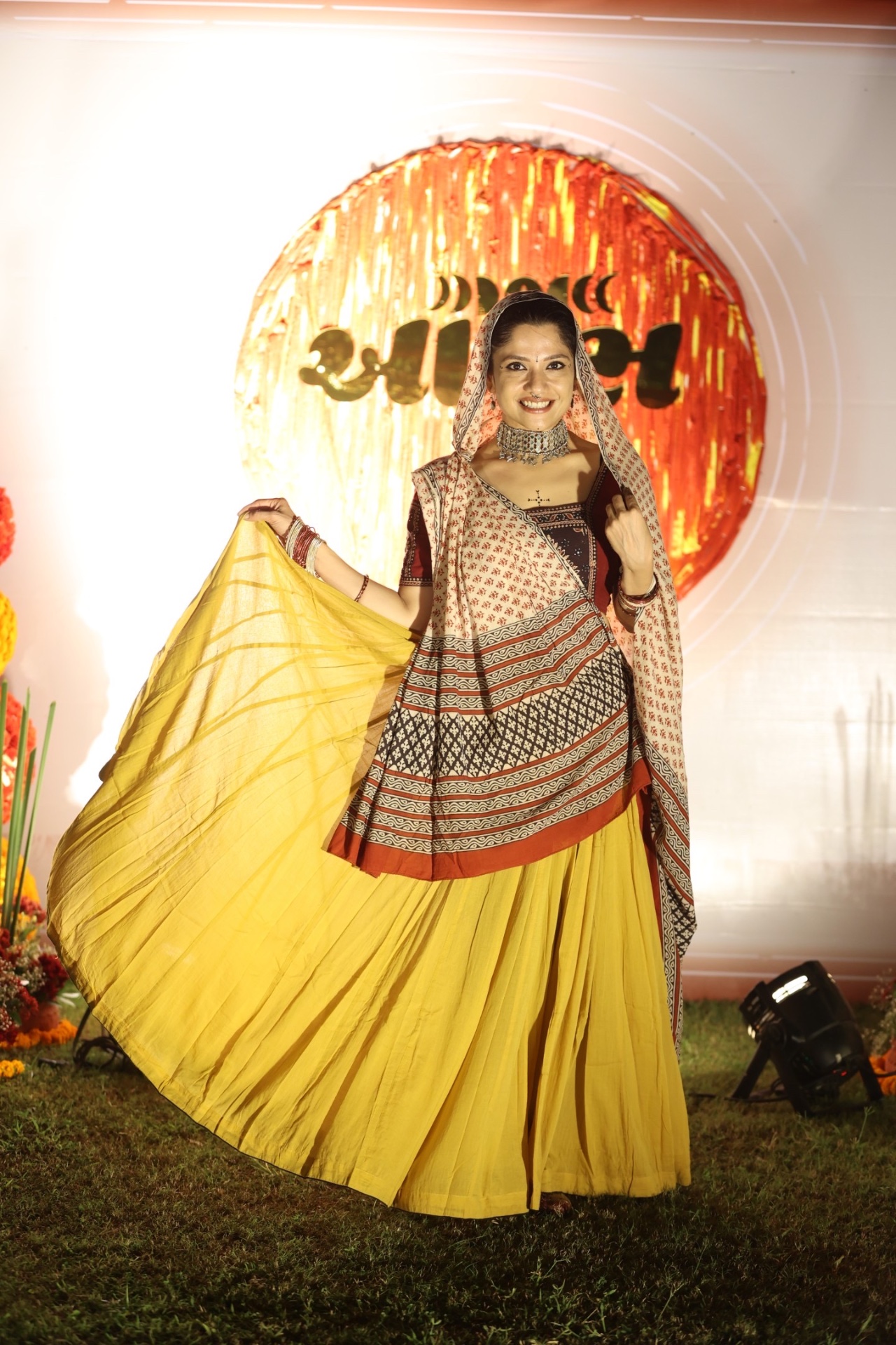Dancer in yellow chaniya posing on stage
